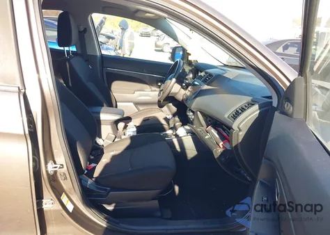 2019 Mitsubishi Outlander Sport 2.0 Le z USA, uszkodzony, nr VIN JA4AP3AU5KU014081